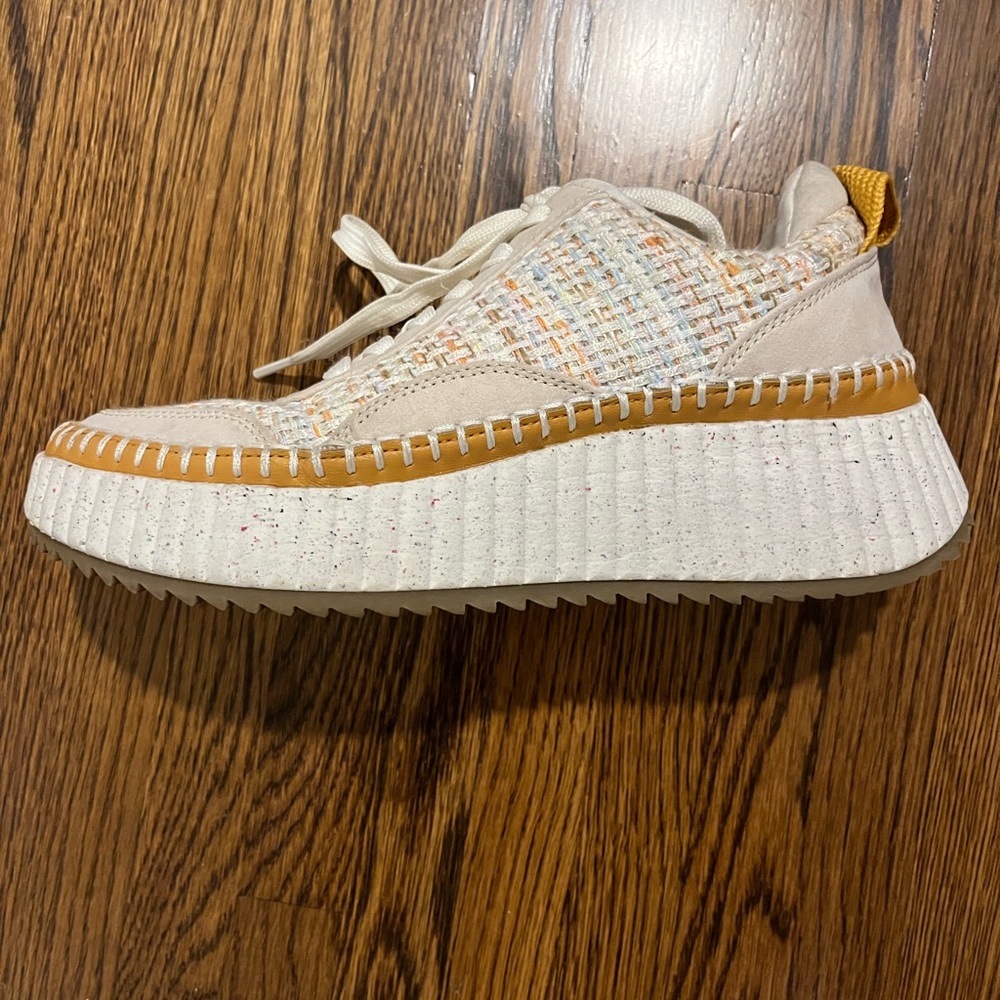 Universal Thread Sneaker - Picture 2 of 2